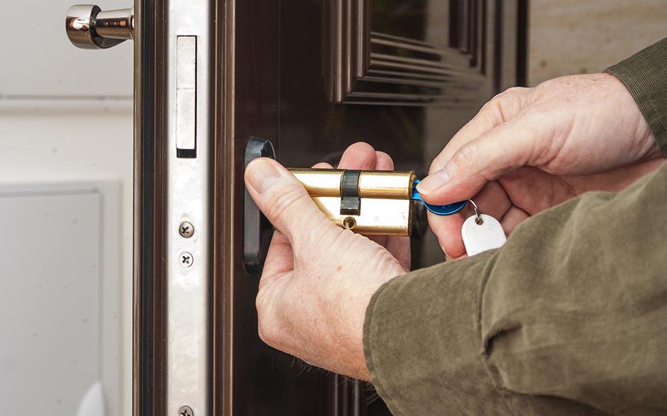ouvrir une porte Périgny